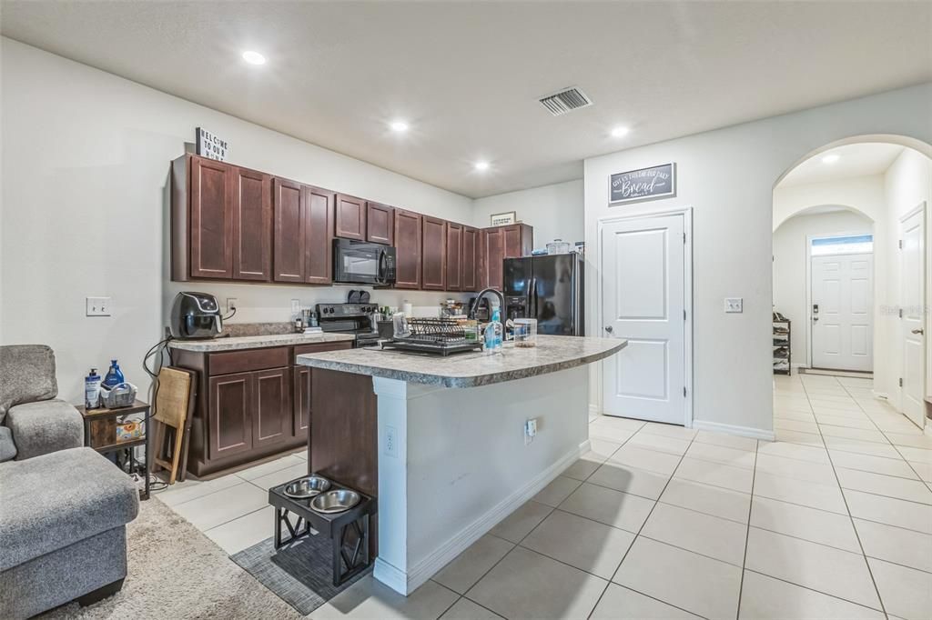 For Sale: $289,000 (3 beds, 2 baths, 1707 Square Feet)