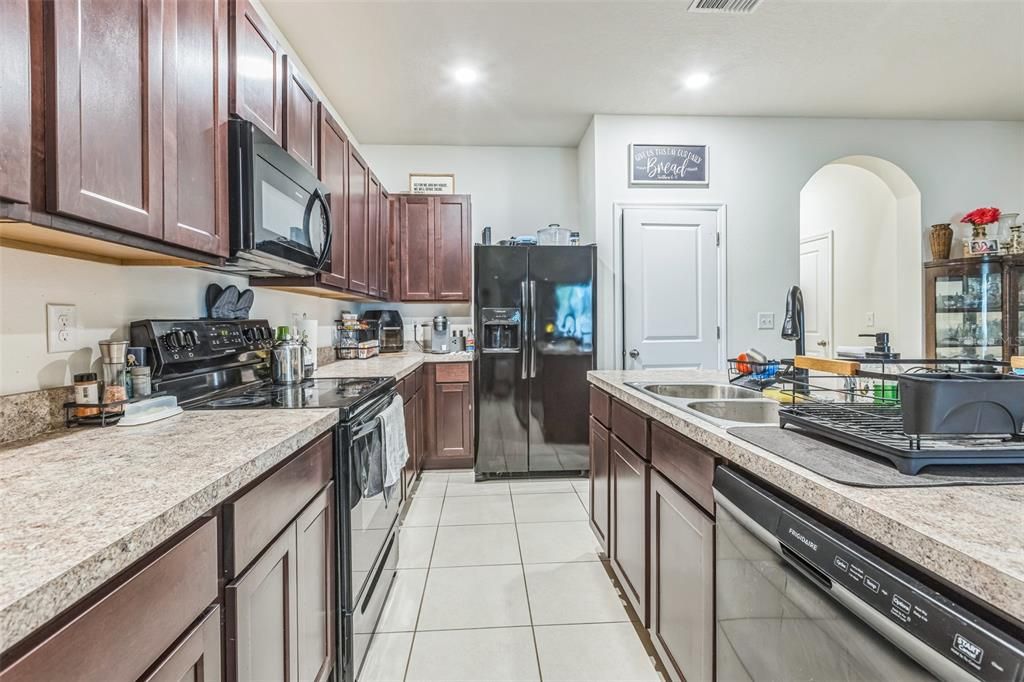 For Sale: $289,000 (3 beds, 2 baths, 1707 Square Feet)