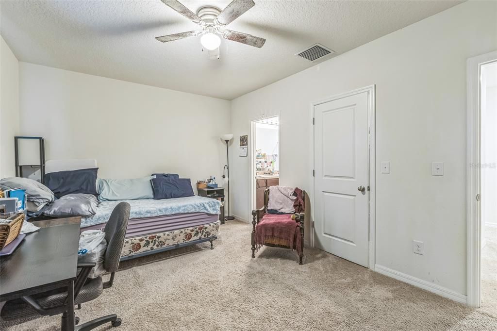 For Sale: $289,000 (3 beds, 2 baths, 1707 Square Feet)