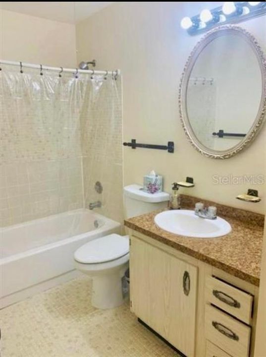 Activo con contrato: $1,600 (3 camas, 2 baños, 1187 Pies cuadrados)