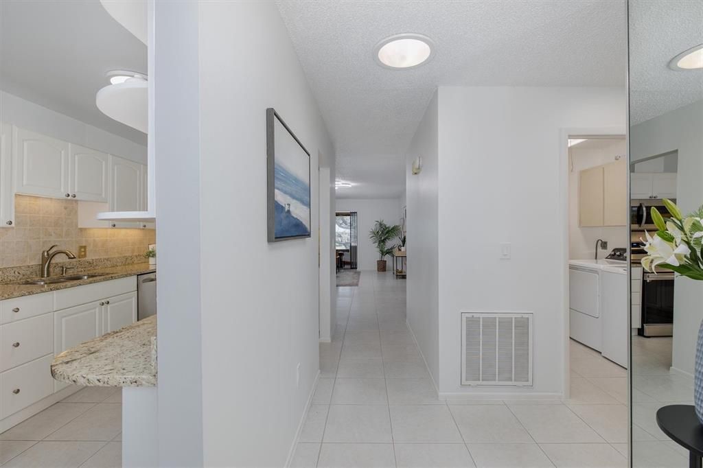 For Sale: $415,000 (2 beds, 2 baths, 1197 Square Feet)