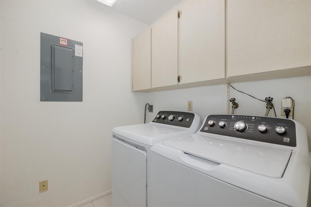 For Sale: $415,000 (2 beds, 2 baths, 1197 Square Feet)