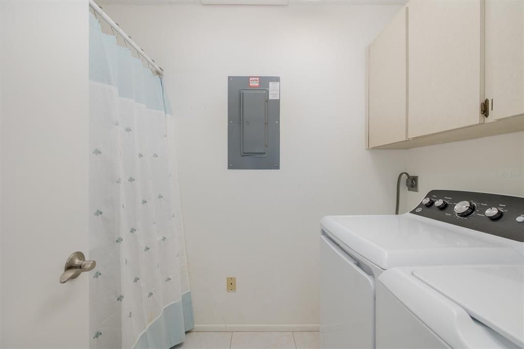 For Sale: $415,000 (2 beds, 2 baths, 1197 Square Feet)