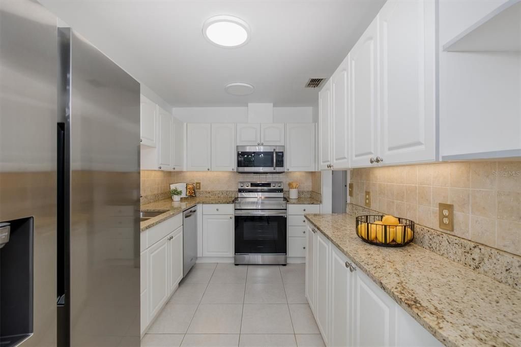 For Sale: $415,000 (2 beds, 2 baths, 1197 Square Feet)