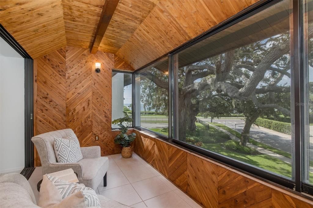 For Sale: $415,000 (2 beds, 2 baths, 1197 Square Feet)