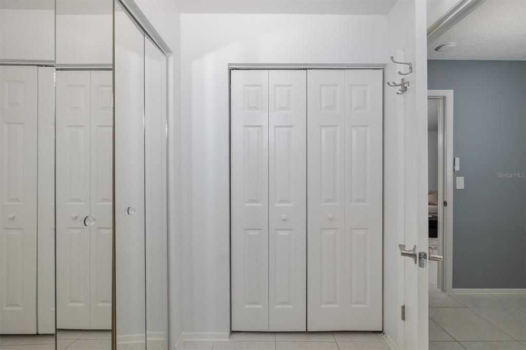 For Sale: $415,000 (2 beds, 2 baths, 1197 Square Feet)