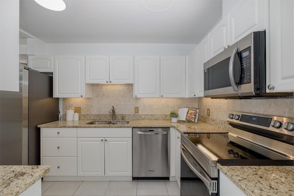 For Sale: $415,000 (2 beds, 2 baths, 1197 Square Feet)