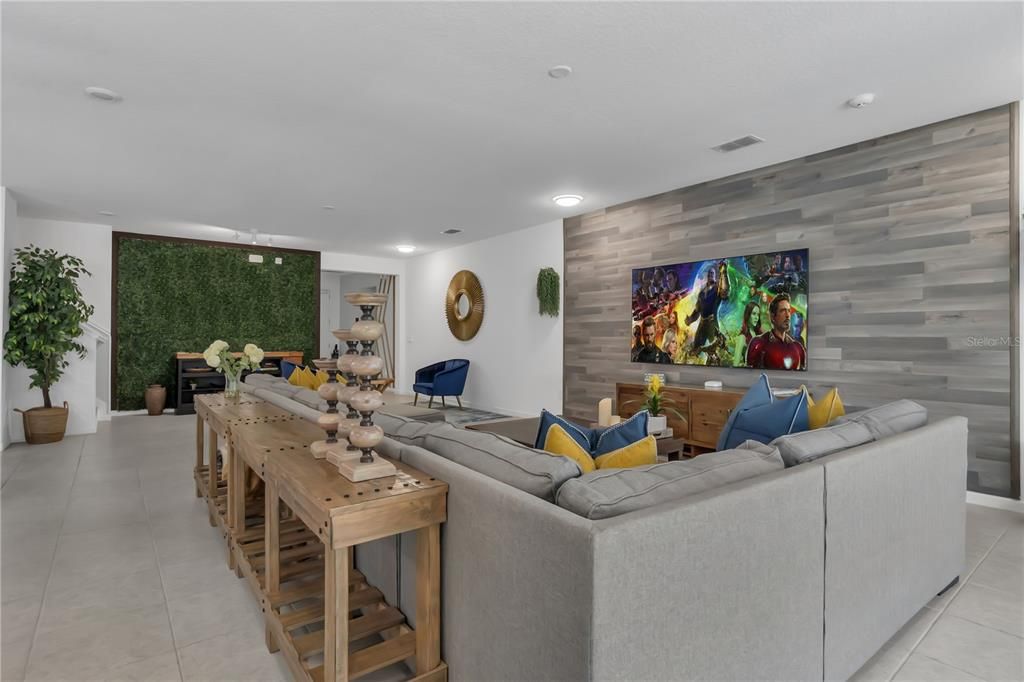 合同活跃: $1,550,000 (15 贝兹, 15 浴室, 6557 平方英尺)