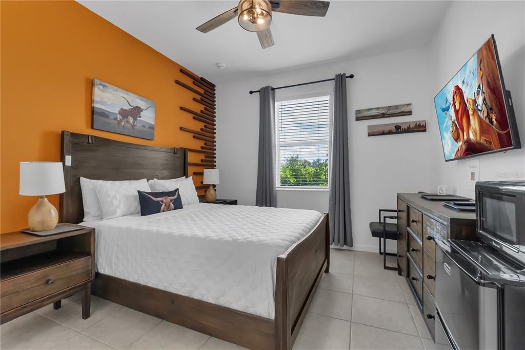 合同活跃: $1,550,000 (15 贝兹, 15 浴室, 6557 平方英尺)