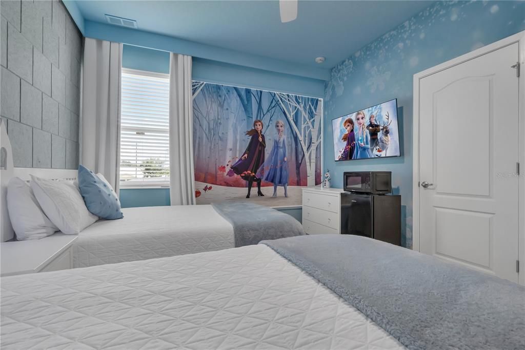 合同活跃: $1,550,000 (15 贝兹, 15 浴室, 6557 平方英尺)