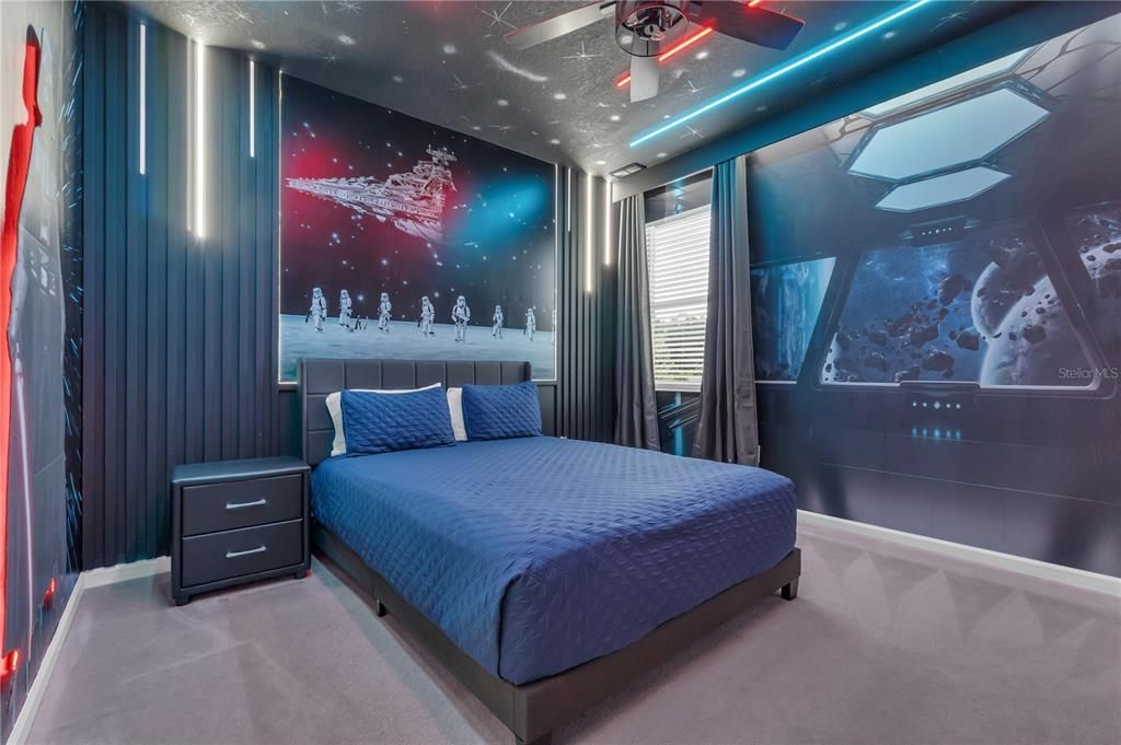 合同活跃: $1,550,000 (15 贝兹, 15 浴室, 6557 平方英尺)