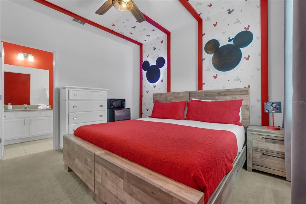 合同活跃: $1,550,000 (15 贝兹, 15 浴室, 6557 平方英尺)