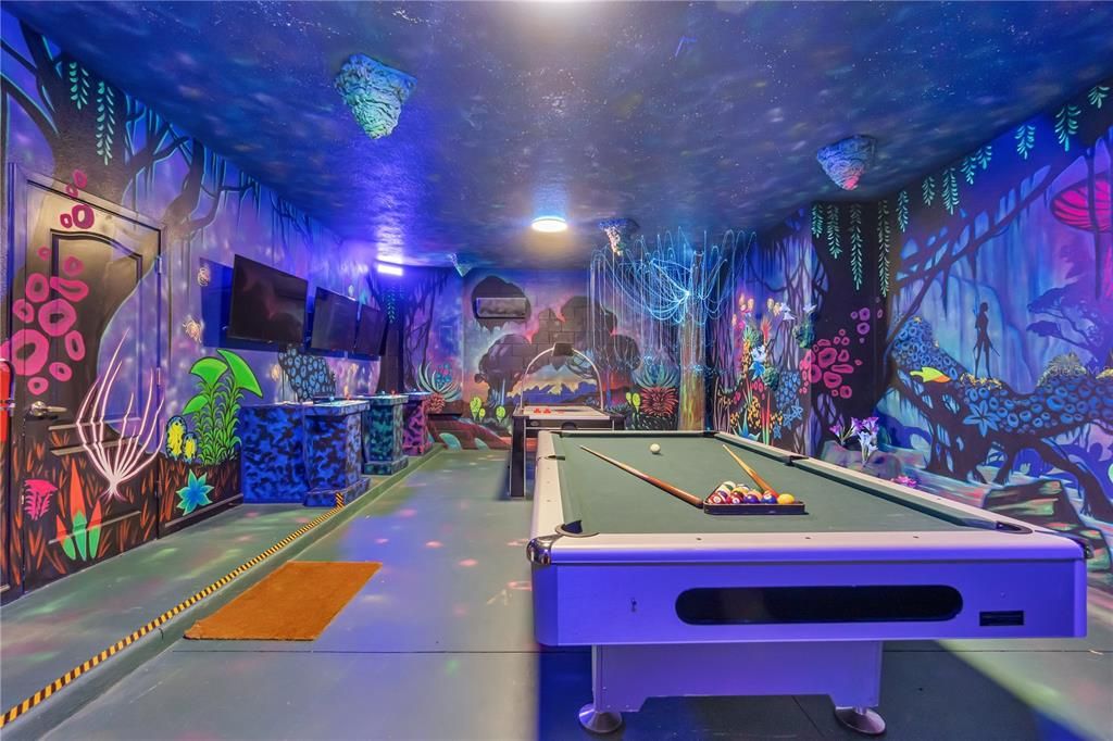 合同活跃: $1,550,000 (15 贝兹, 15 浴室, 6557 平方英尺)