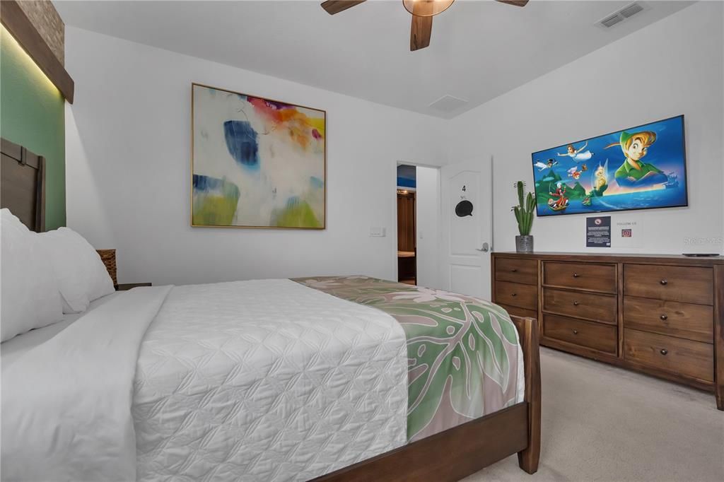 合同活跃: $1,550,000 (15 贝兹, 15 浴室, 6557 平方英尺)