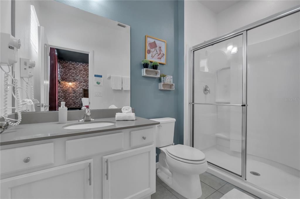 合同活跃: $1,550,000 (15 贝兹, 15 浴室, 6557 平方英尺)