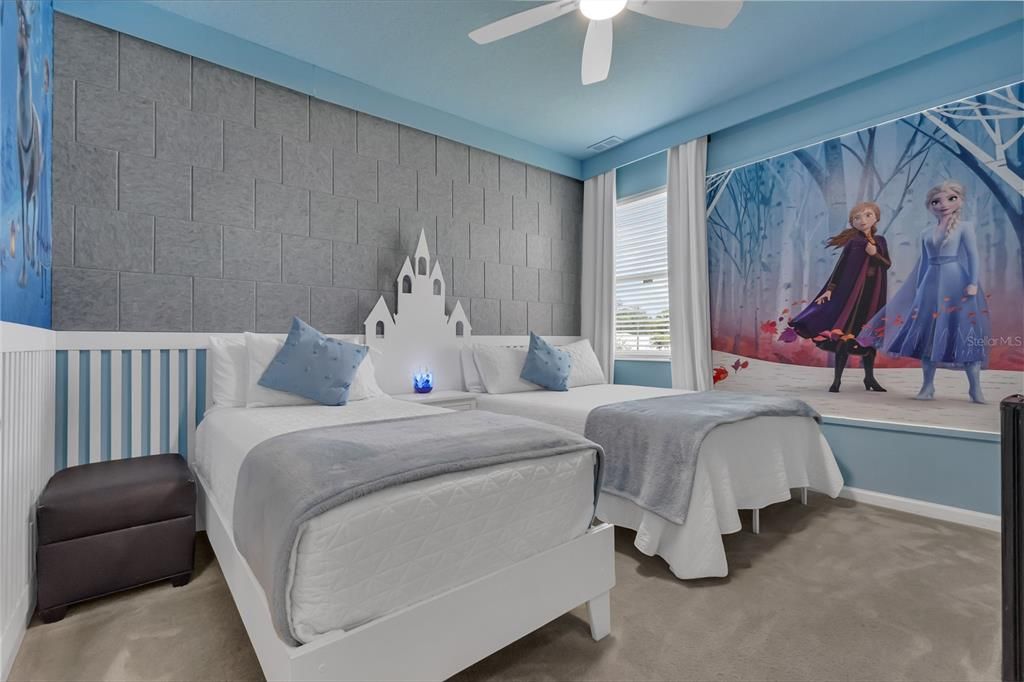 合同活跃: $1,550,000 (15 贝兹, 15 浴室, 6557 平方英尺)