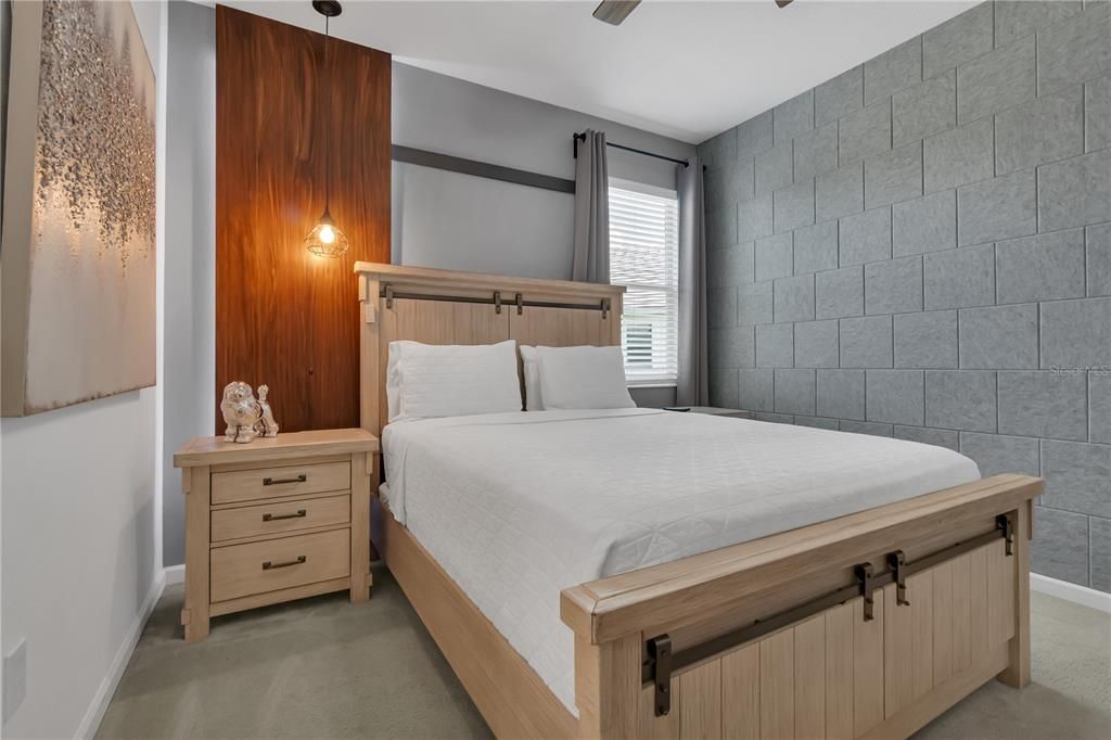 合同活跃: $1,550,000 (15 贝兹, 15 浴室, 6557 平方英尺)