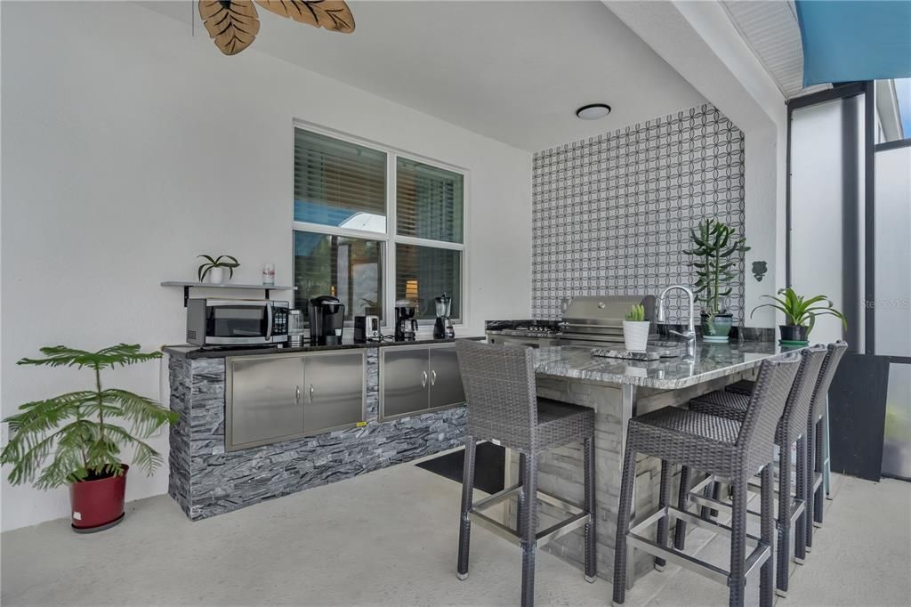 合同活跃: $1,550,000 (15 贝兹, 15 浴室, 6557 平方英尺)