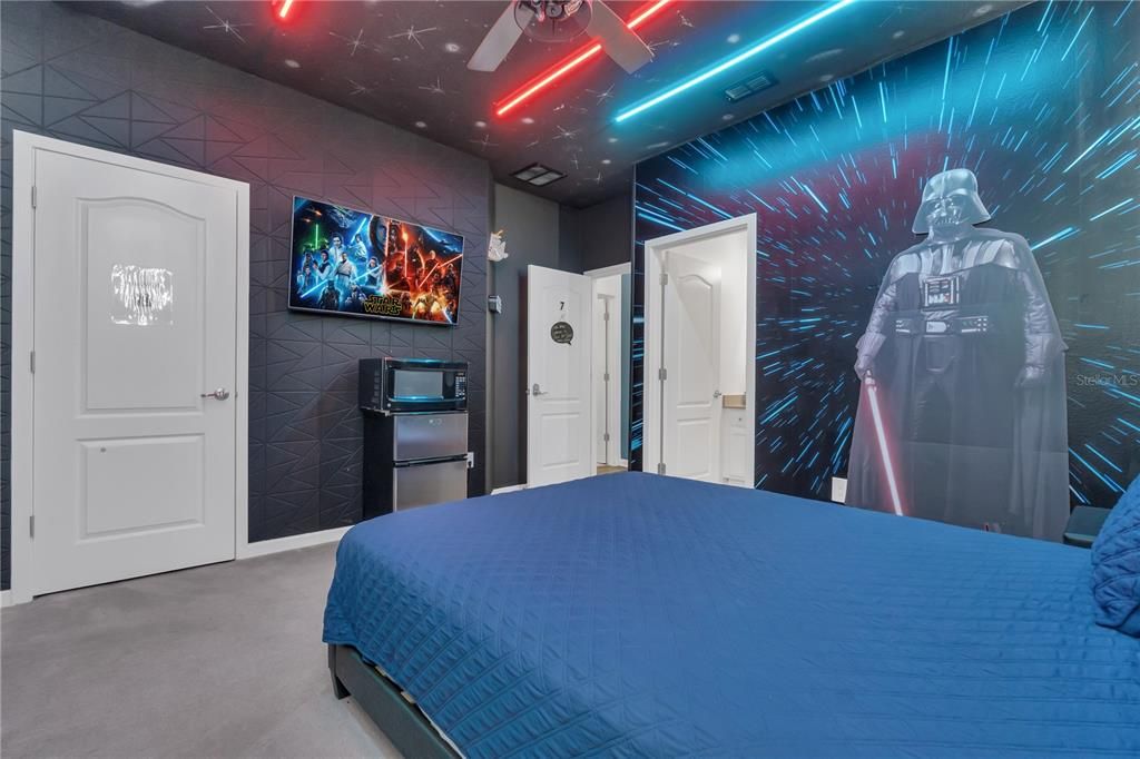 合同活跃: $1,550,000 (15 贝兹, 15 浴室, 6557 平方英尺)