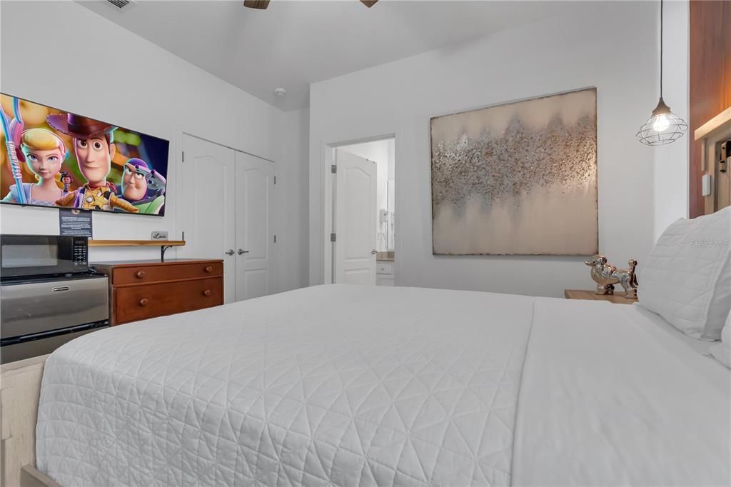 合同活跃: $1,550,000 (15 贝兹, 15 浴室, 6557 平方英尺)