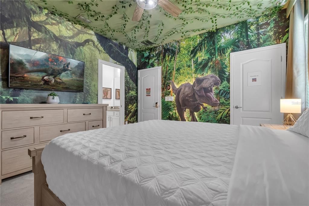 合同活跃: $1,550,000 (15 贝兹, 15 浴室, 6557 平方英尺)