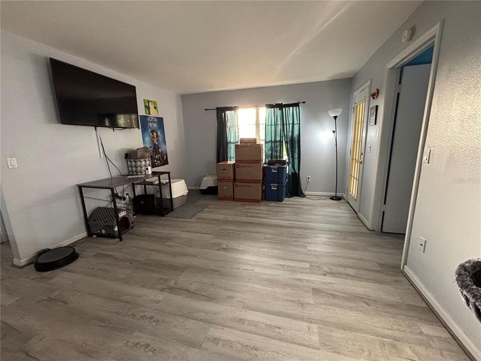 For Sale: $105,000 (2 beds, 2 baths, 885 Square Feet)