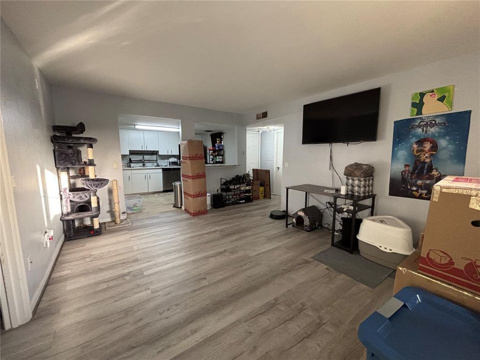 For Sale: $105,000 (2 beds, 2 baths, 885 Square Feet)