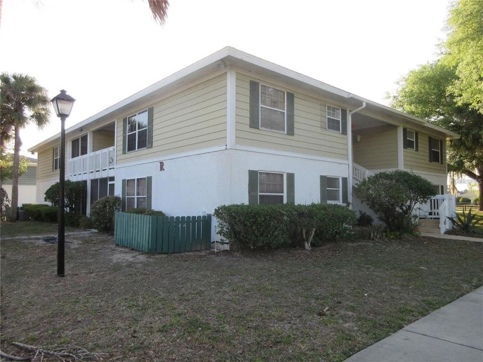 For Sale: $105,000 (2 beds, 2 baths, 885 Square Feet)
