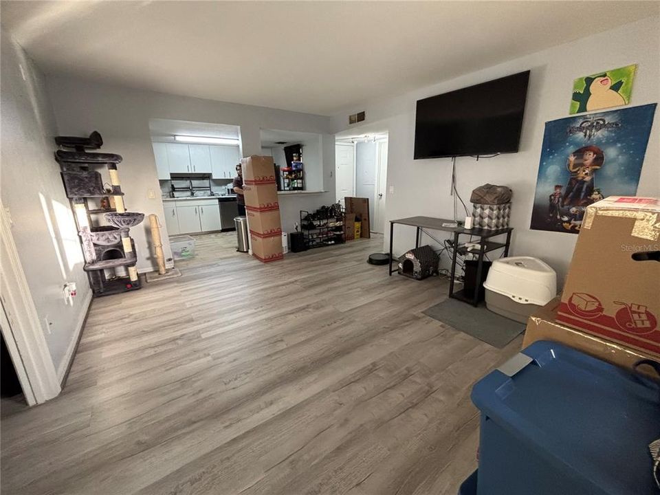 For Sale: $105,000 (2 beds, 2 baths, 885 Square Feet)