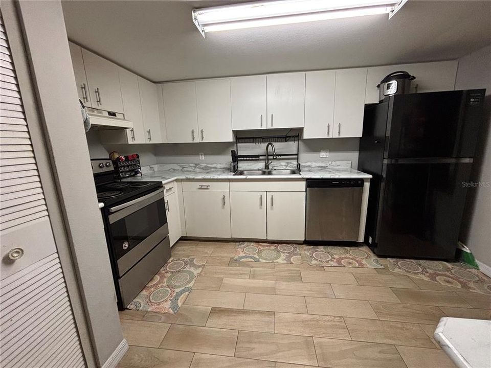 For Sale: $105,000 (2 beds, 2 baths, 885 Square Feet)