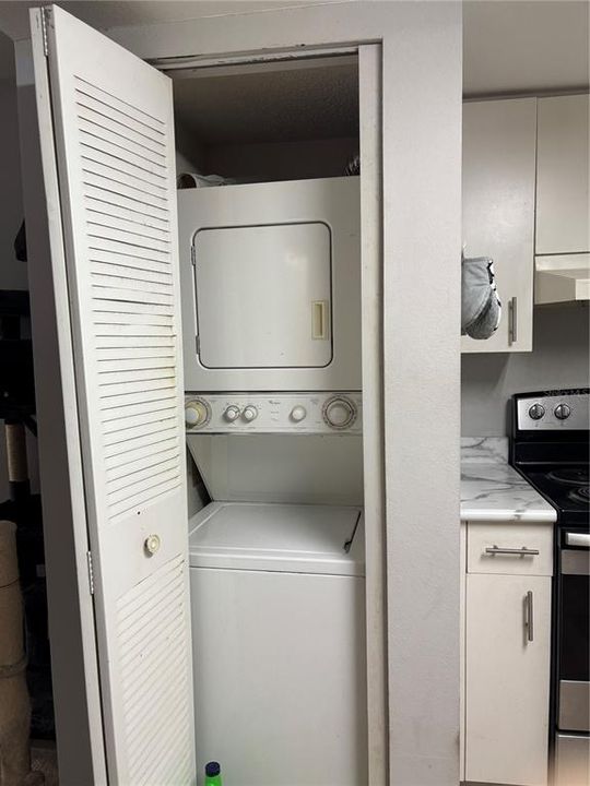 For Sale: $105,000 (2 beds, 2 baths, 885 Square Feet)