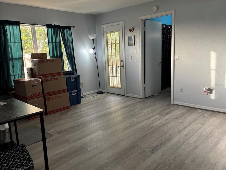 For Sale: $105,000 (2 beds, 2 baths, 885 Square Feet)