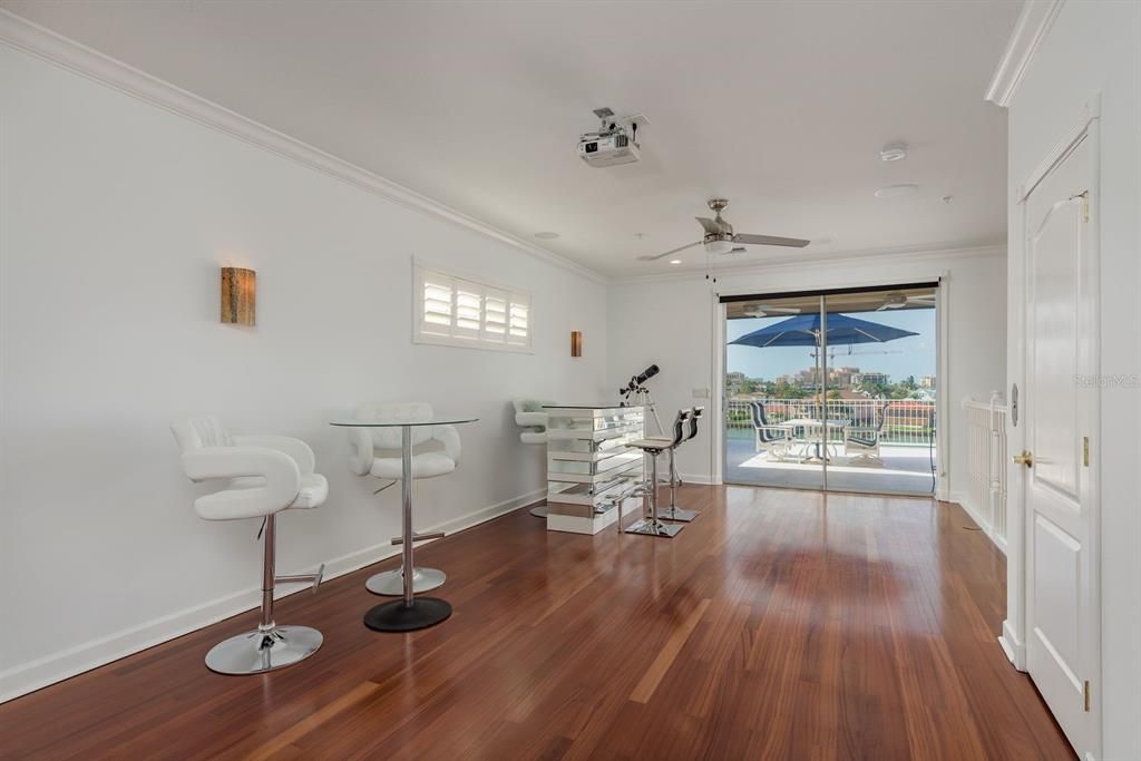 En Venta: $1,699,900 (3 camas, 2 baños, 3340 Pies cuadrados)