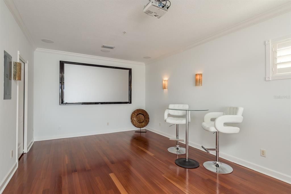 En Venta: $1,699,900 (3 camas, 2 baños, 3340 Pies cuadrados)