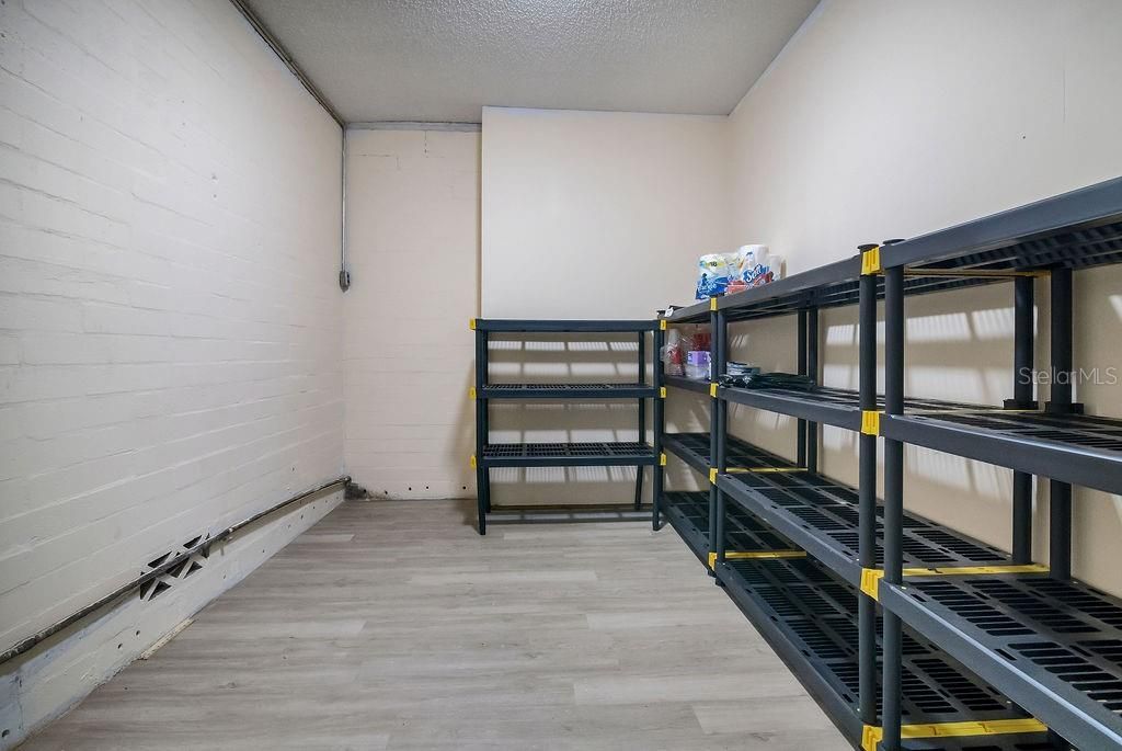 For Sale: $375,000 (7 beds, 5 baths, 3325 Square Feet)