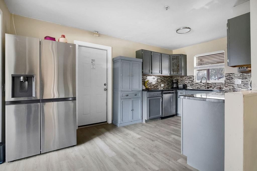 For Sale: $375,000 (7 beds, 5 baths, 3325 Square Feet)