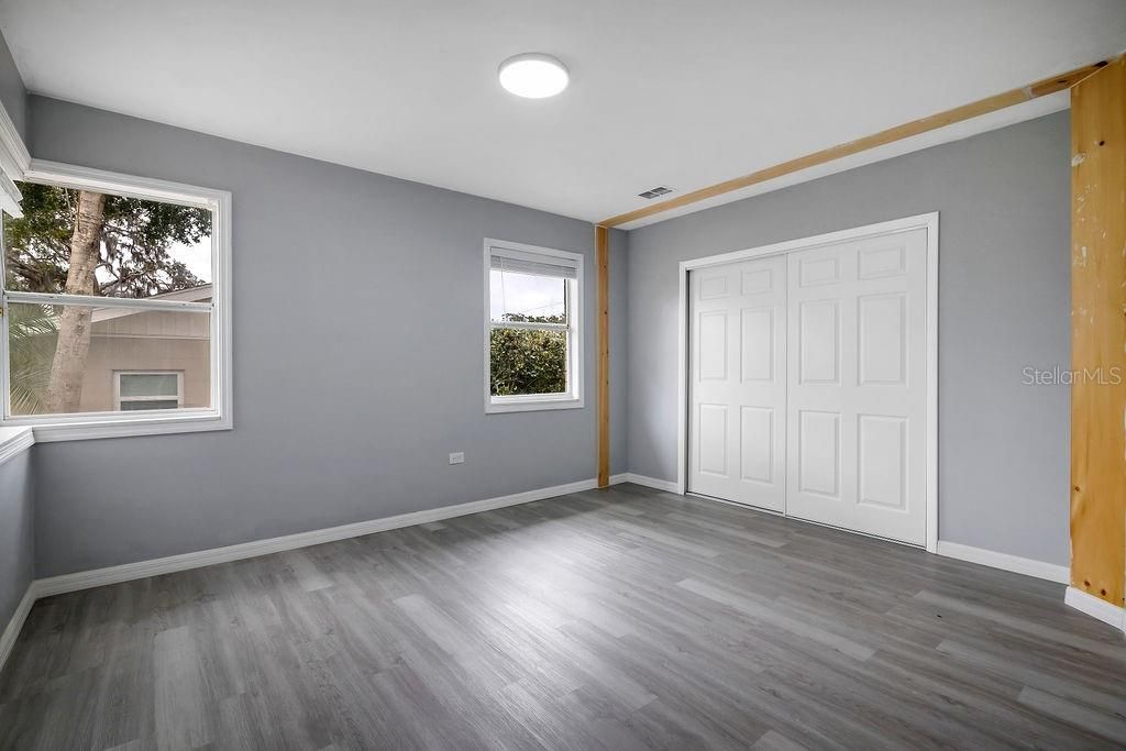 For Sale: $375,000 (7 beds, 5 baths, 3325 Square Feet)