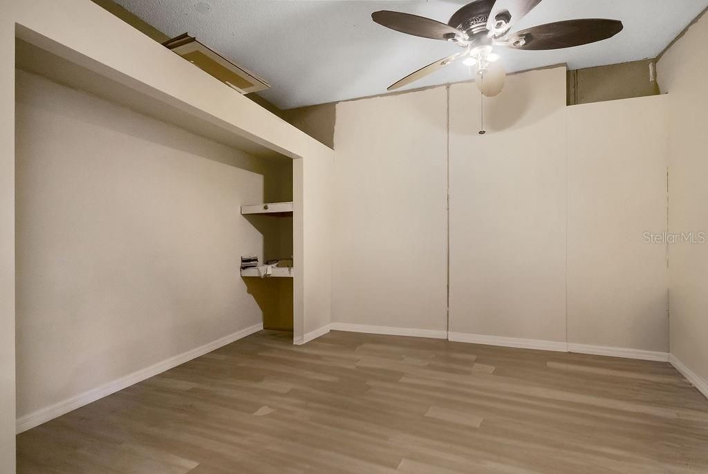 For Sale: $375,000 (7 beds, 5 baths, 3325 Square Feet)