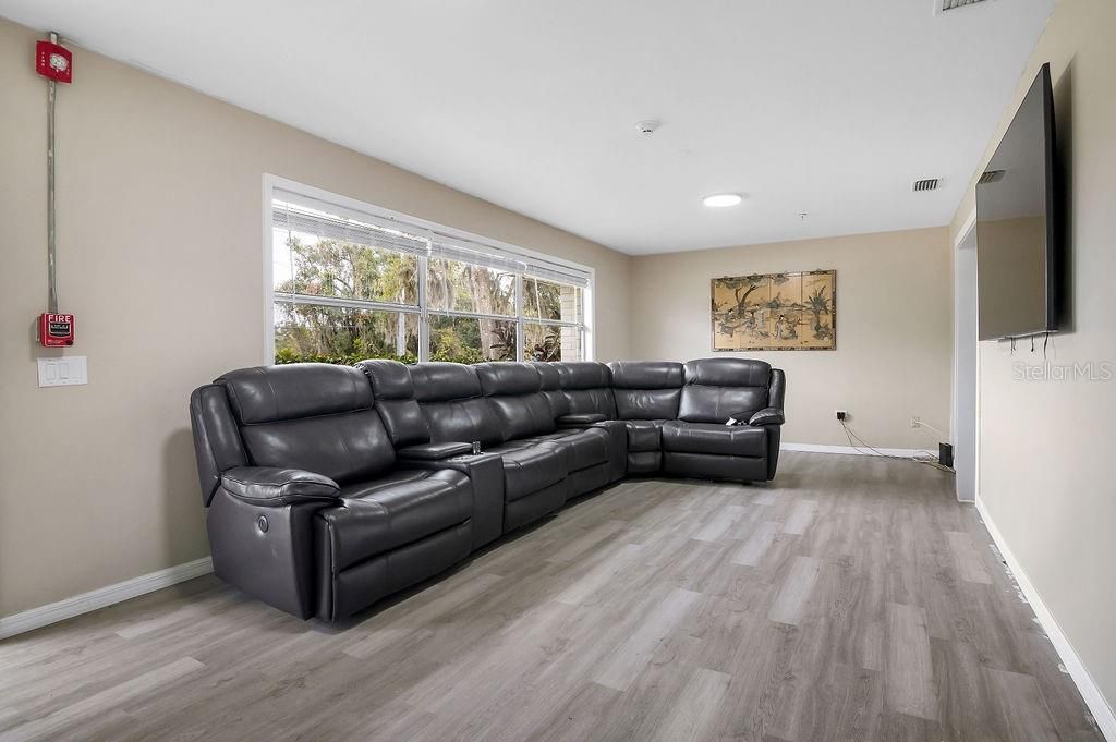 For Sale: $375,000 (7 beds, 5 baths, 3325 Square Feet)