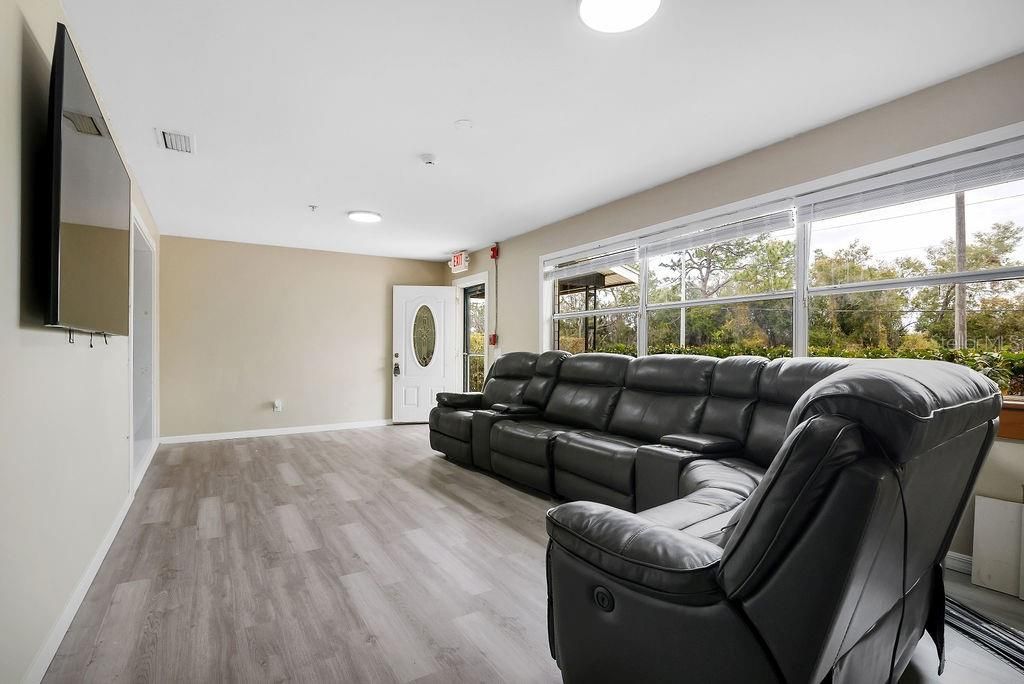 For Sale: $375,000 (7 beds, 5 baths, 3325 Square Feet)