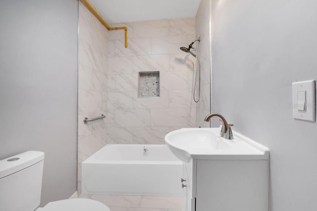 For Sale: $375,000 (7 beds, 5 baths, 3325 Square Feet)