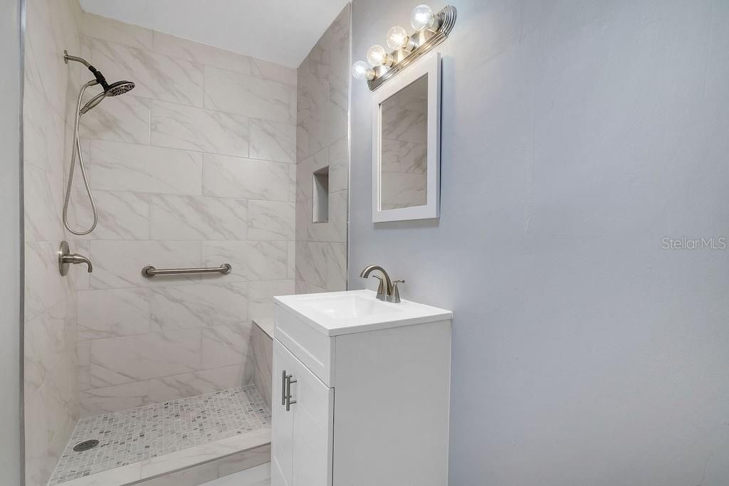 For Sale: $375,000 (7 beds, 5 baths, 3325 Square Feet)