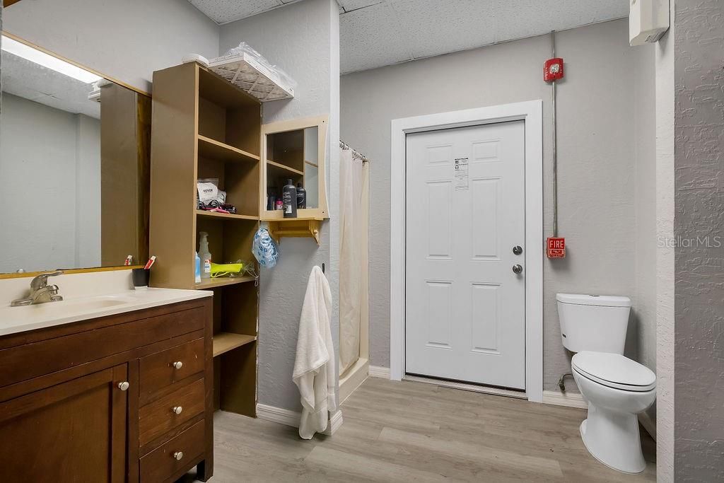 For Sale: $375,000 (7 beds, 5 baths, 3325 Square Feet)