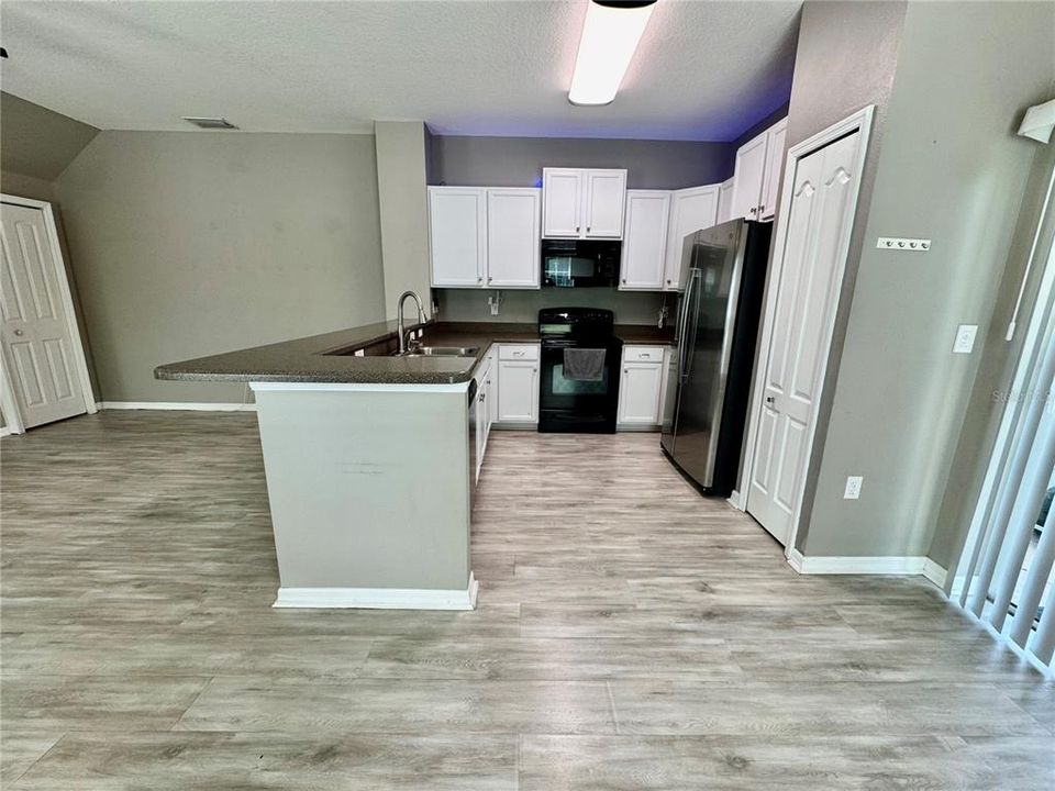 Active With Contract: $224,500 (3 beds, 3 baths, 1572 Square Feet)