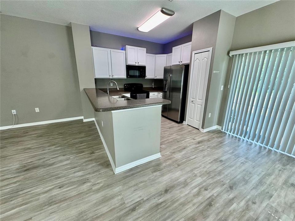 Active With Contract: $224,500 (3 beds, 3 baths, 1572 Square Feet)