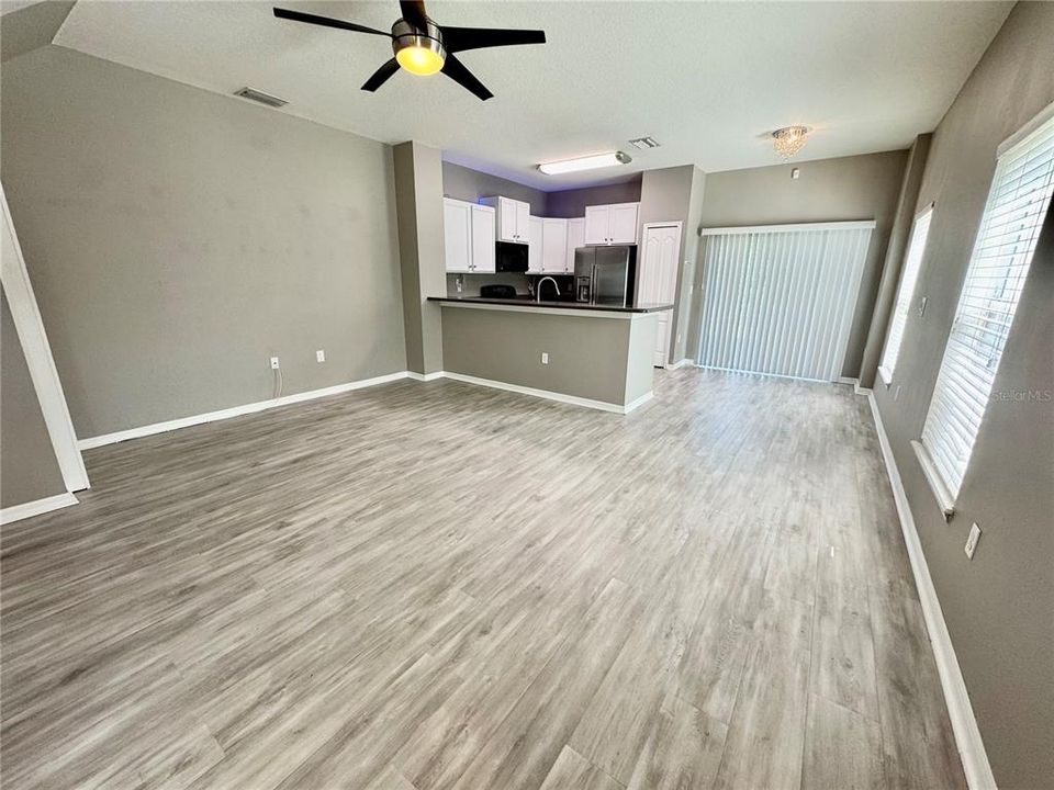 Active With Contract: $224,500 (3 beds, 3 baths, 1572 Square Feet)