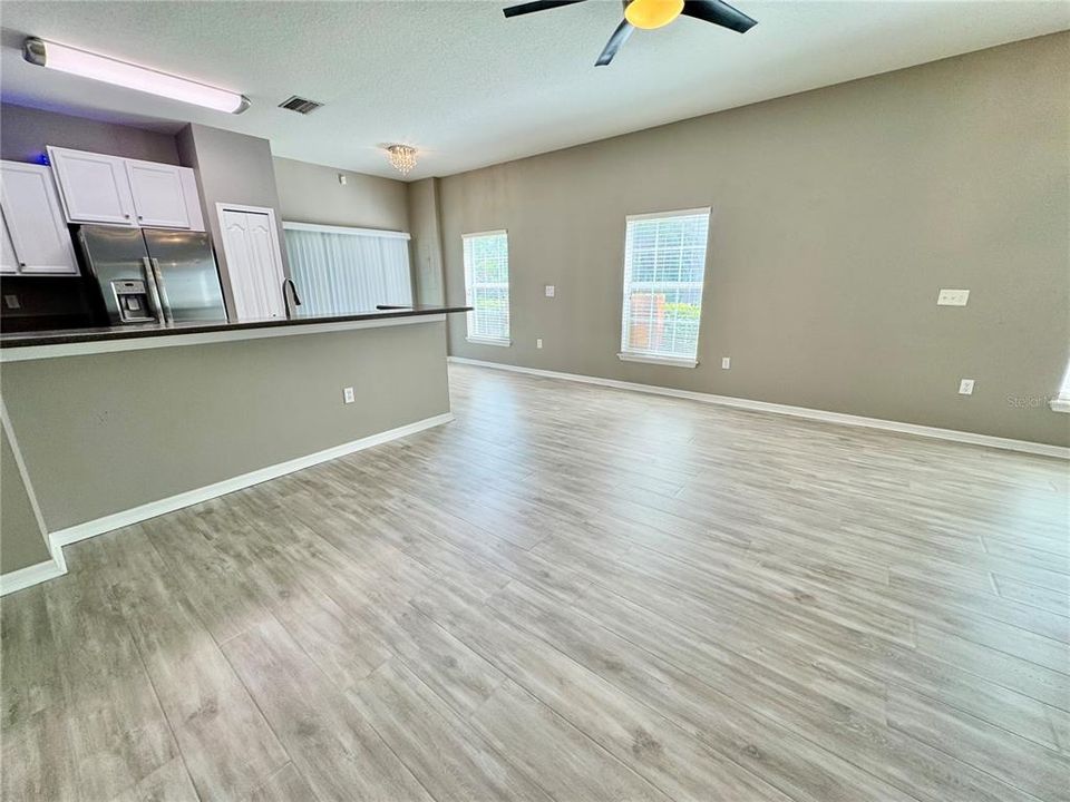 Active With Contract: $224,500 (3 beds, 3 baths, 1572 Square Feet)