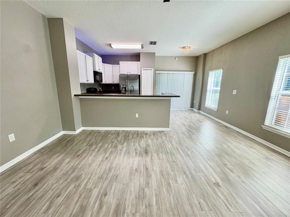 Active With Contract: $224,500 (3 beds, 3 baths, 1572 Square Feet)