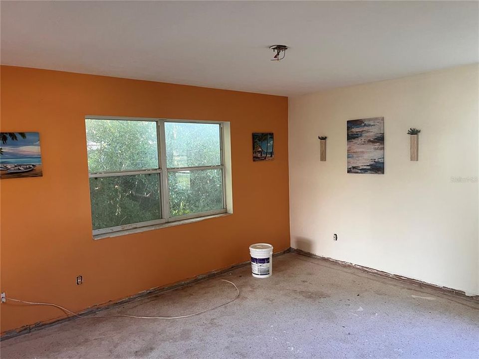 Activo con contrato: $165,000 (4 camas, 2 baños, 1501 Pies cuadrados)