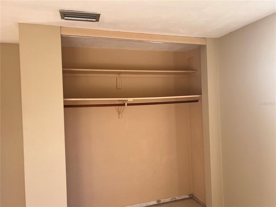 Activo con contrato: $165,000 (4 camas, 2 baños, 1501 Pies cuadrados)